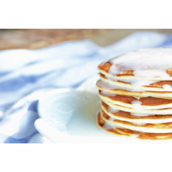 【酸奶松饼yogurt pancake】，搭上黑莓果酱和枫糖的美味。