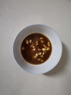 蒜苔紫苏炒花甲肉的做法 步骤2