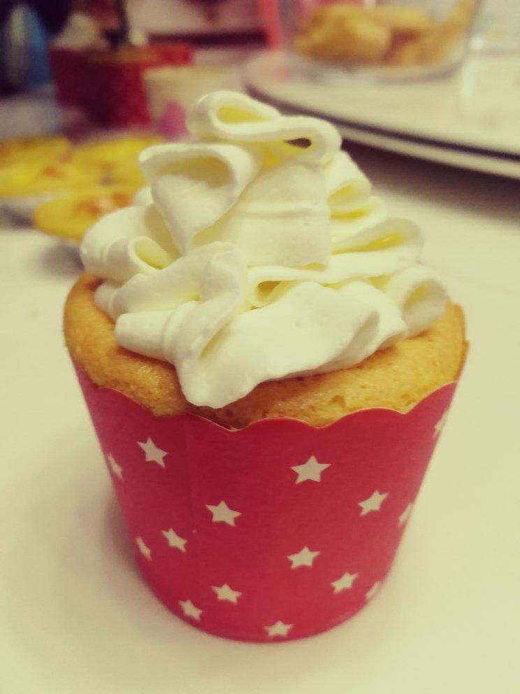 软绵绵戚风纸杯蛋糕