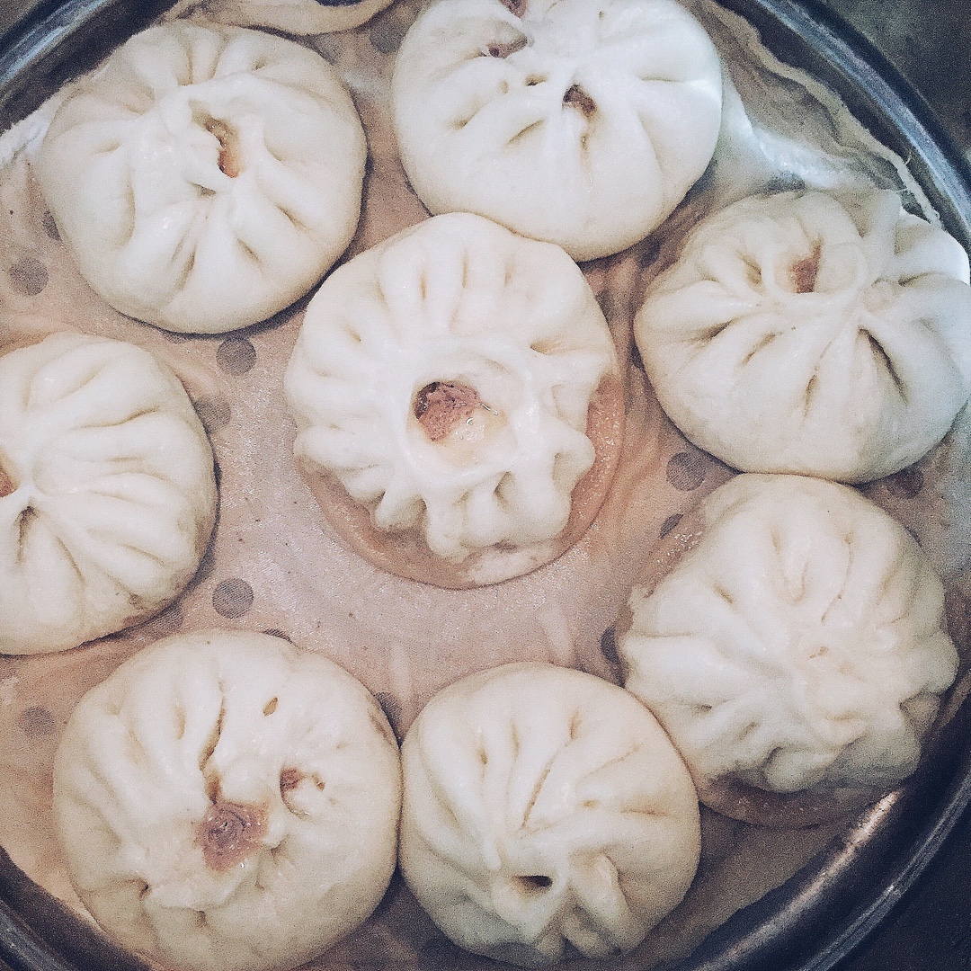 鲜美多汁的洋葱牛肉包子