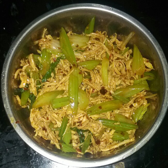 香芹凉拌手撕鸡胸肉 低卡减肥方便快捷~