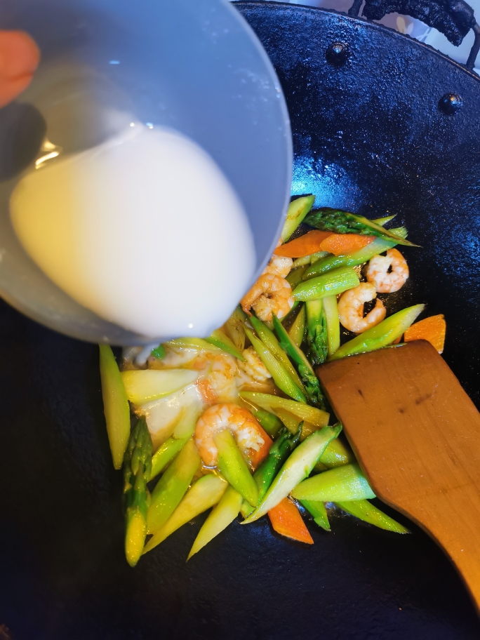 芦笋炒虾仁减脂晚餐的做法 步骤7