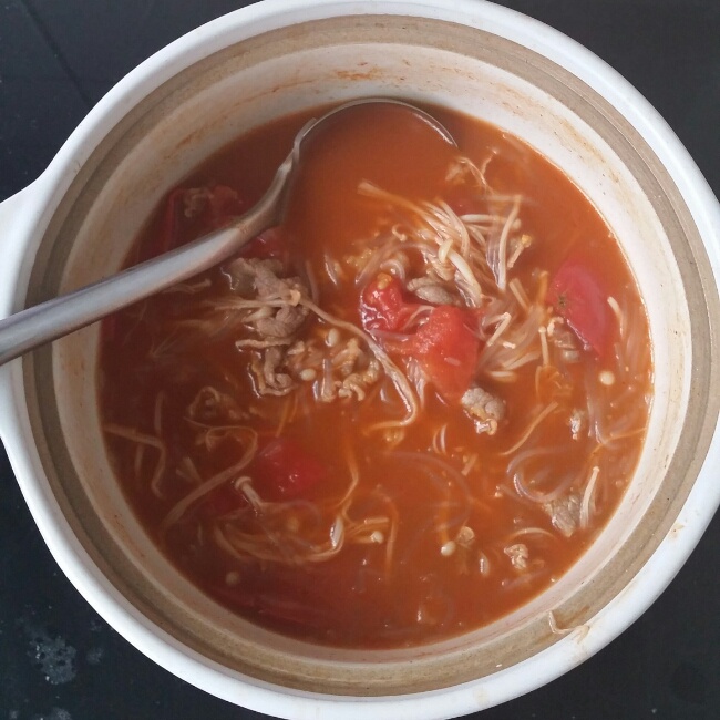 金针菇肥牛番茄锅