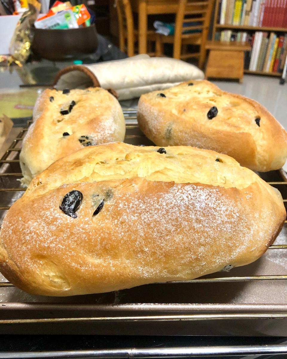 葡萄软欧（仿原麦山丘）Milk flavored bread filled with raisins and butter