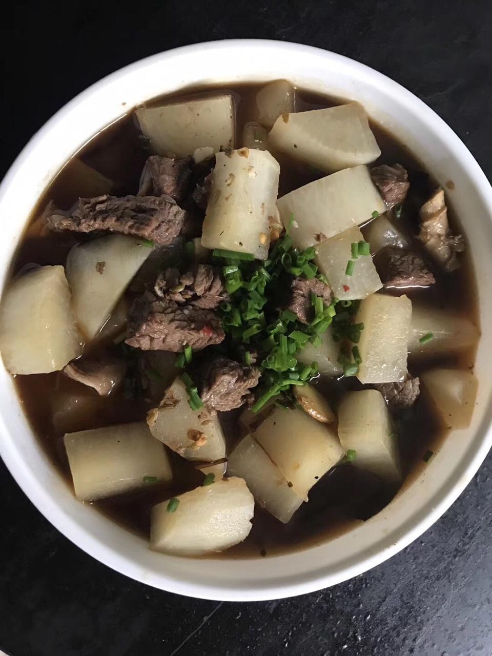 牛肉炖萝卜