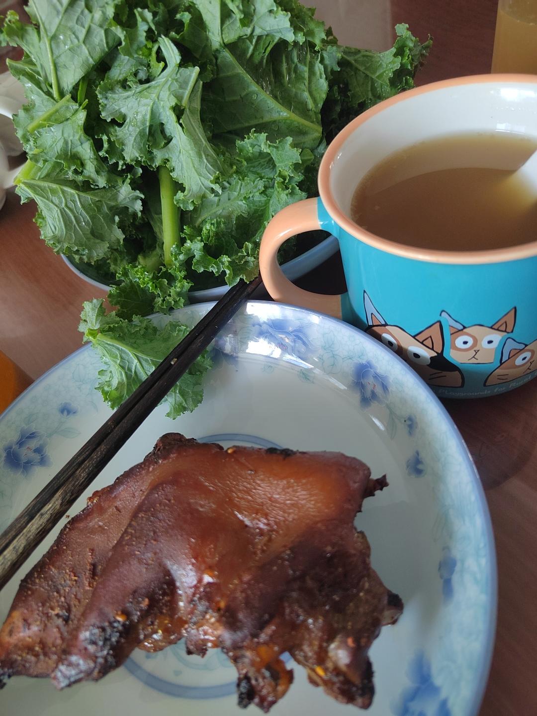 空气炸锅烤猪蹄，口味随心，外皮劲道有嚼劲中间软烂脱骨！秒杀路边烧烤