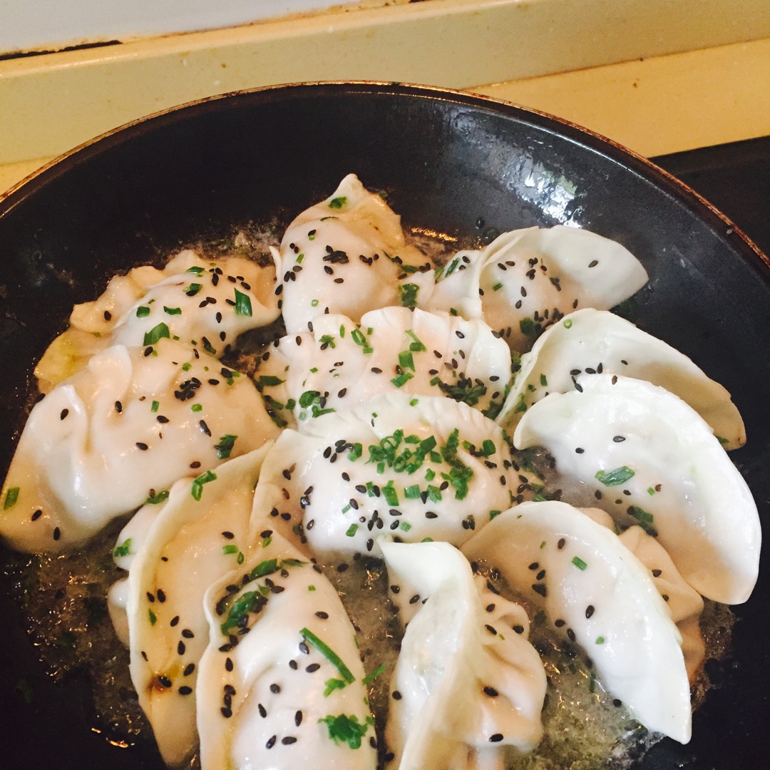 早餐来一锅香脆的生煎饺子