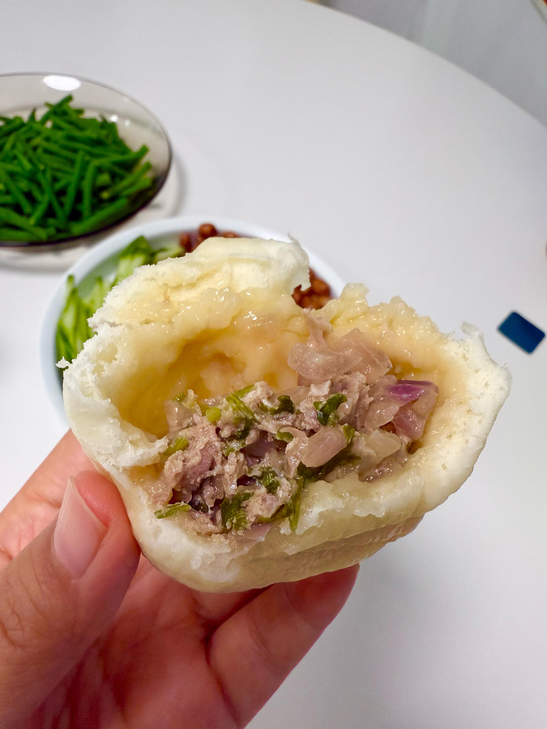 鲜美多汁的洋葱牛肉包子