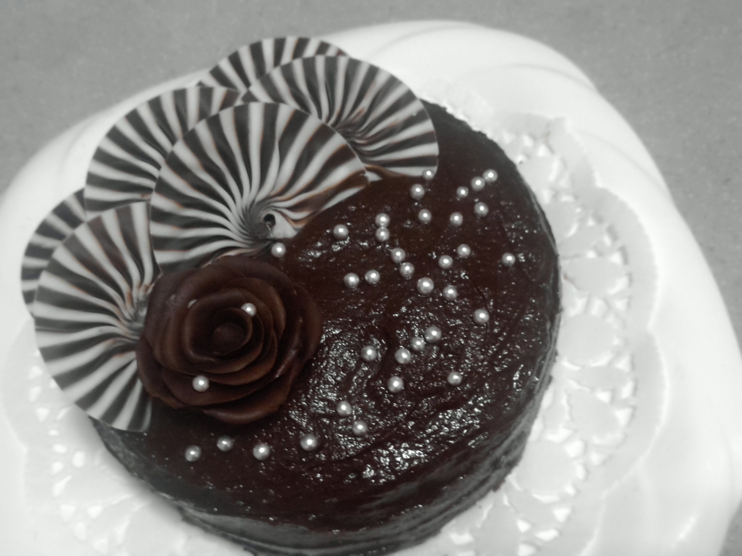 淋酱巧克力蛋糕！