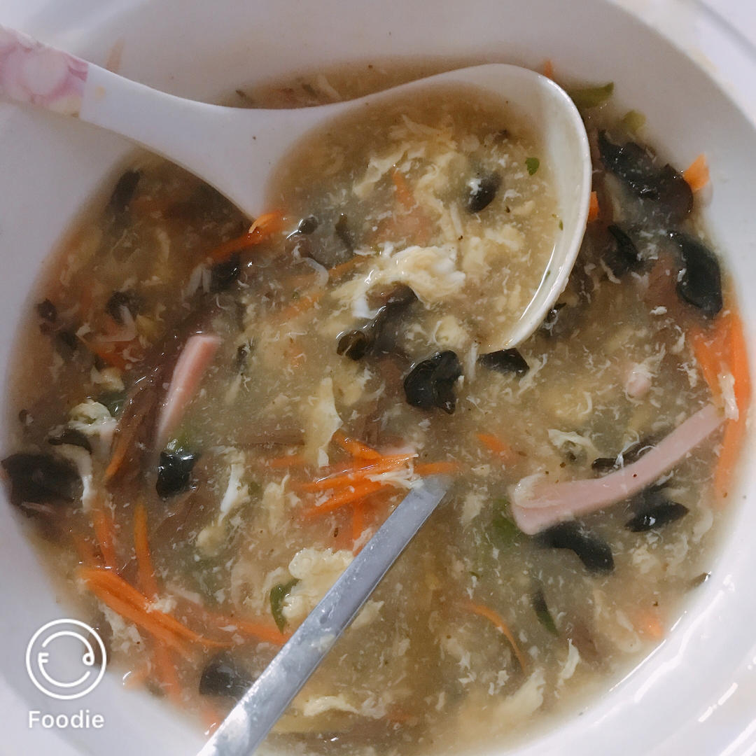 厨师长教你：“酸辣汤”的家常做法，鲜香暖胃，增加食欲助消化