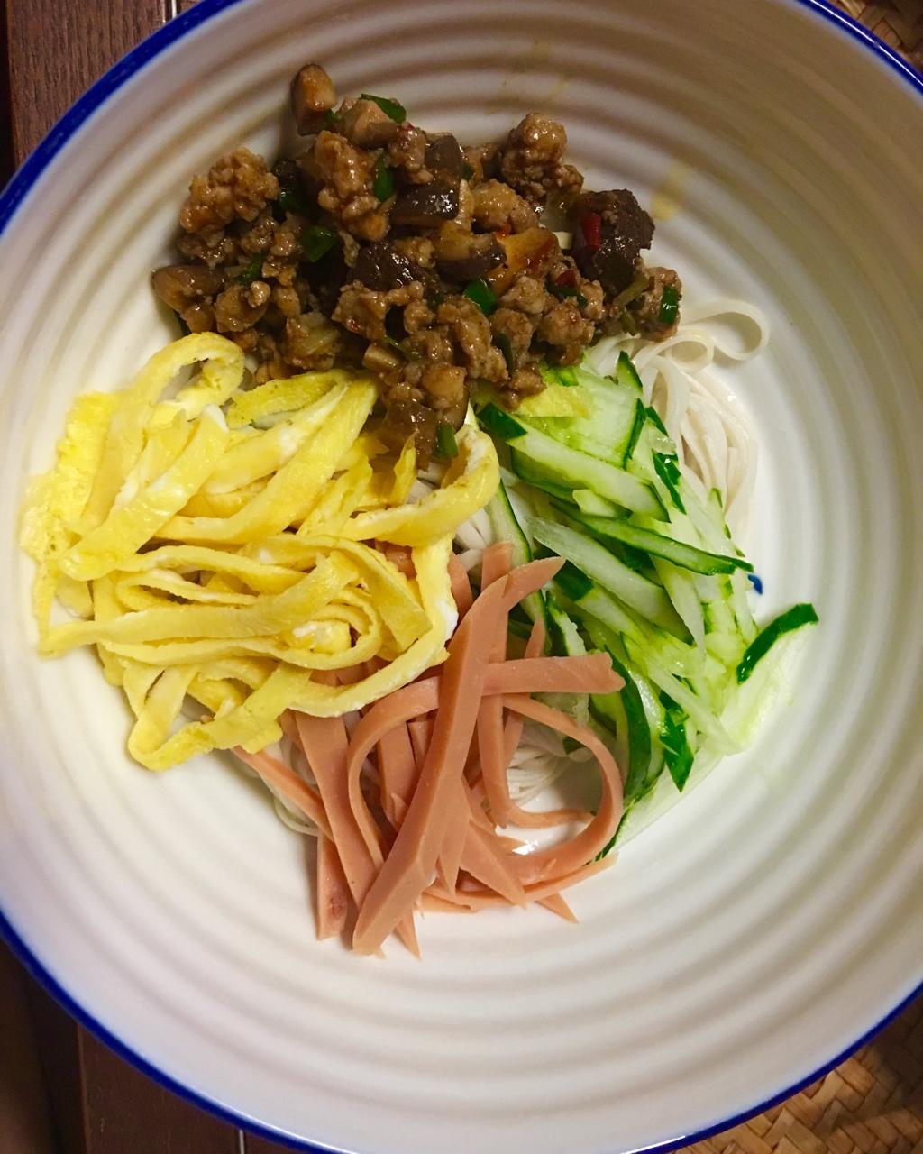茄子肉末炸酱面