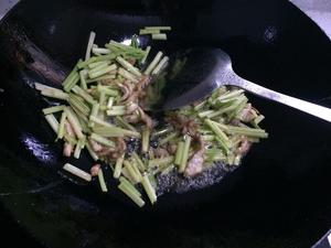 番茄芹菜肉丝手擀面的做法 步骤2