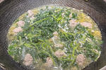 菠菜汆牛肉丸子汤