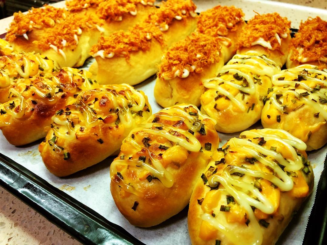 如棉花般松软的海苔肉松面包