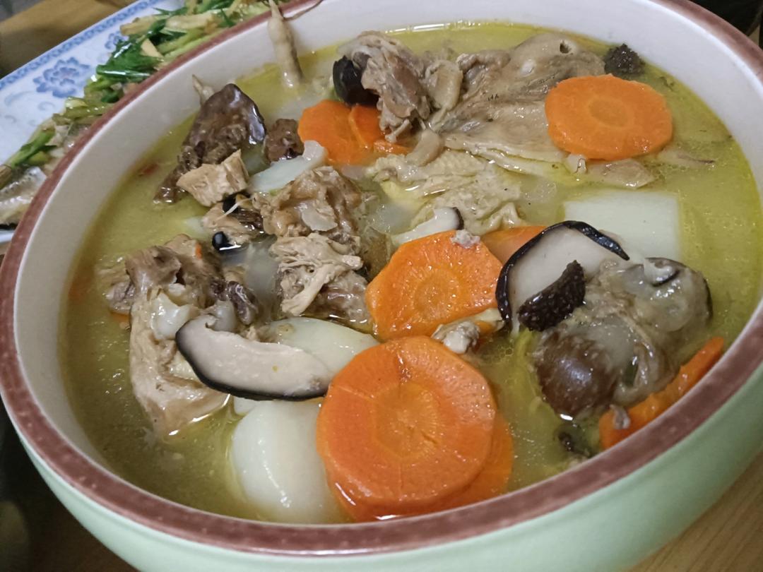 家常炖汤 小鸡炖蘑菇