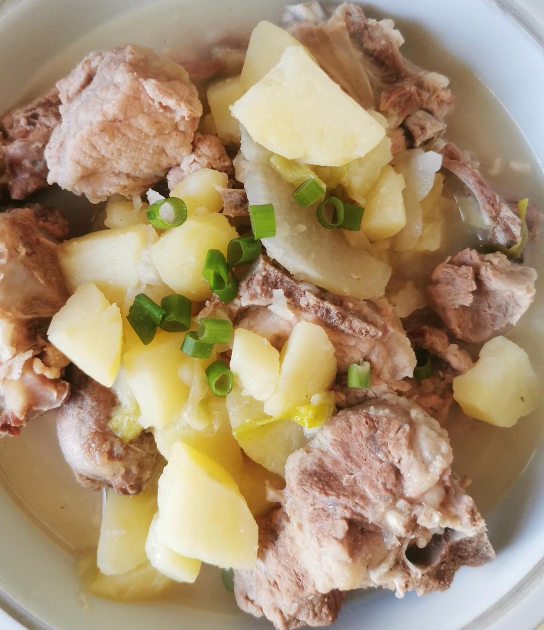 萝卜炖排骨-秋冬懒人汤