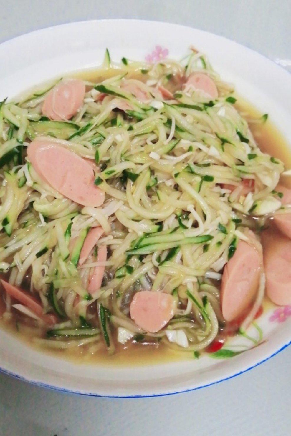 好吃的金针菇拌黄瓜