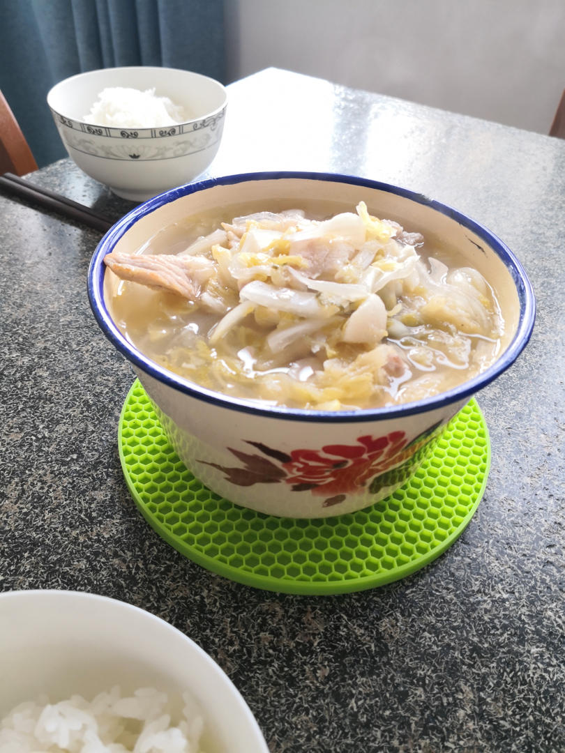 东北酸菜炖白肉