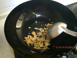 蛤蜊干木耳烧小油菜的做法 步骤2
