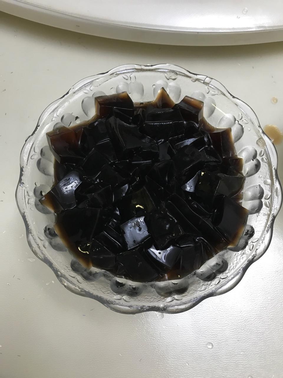 黄小萃儿做的自制仙草冻仙草版