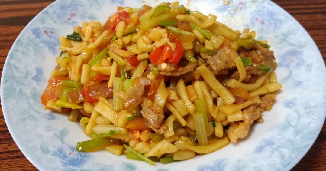 新疆丁丁炒面