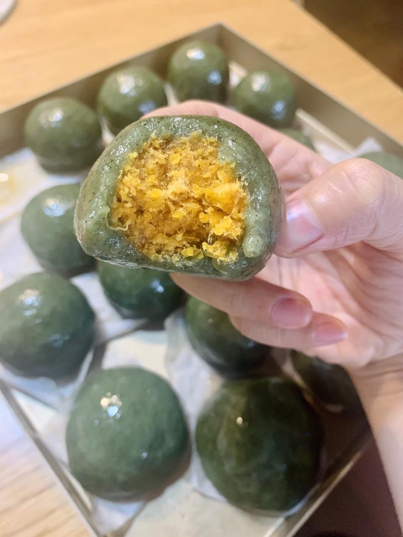 蛋黄肉松青团·艾草粉版