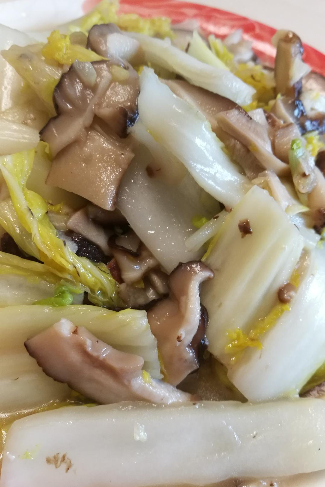 小璐美食做的娃娃菜炒香菇