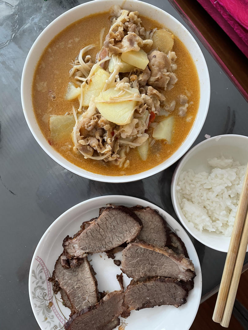 好吃到舔盘的金针菇肥牛