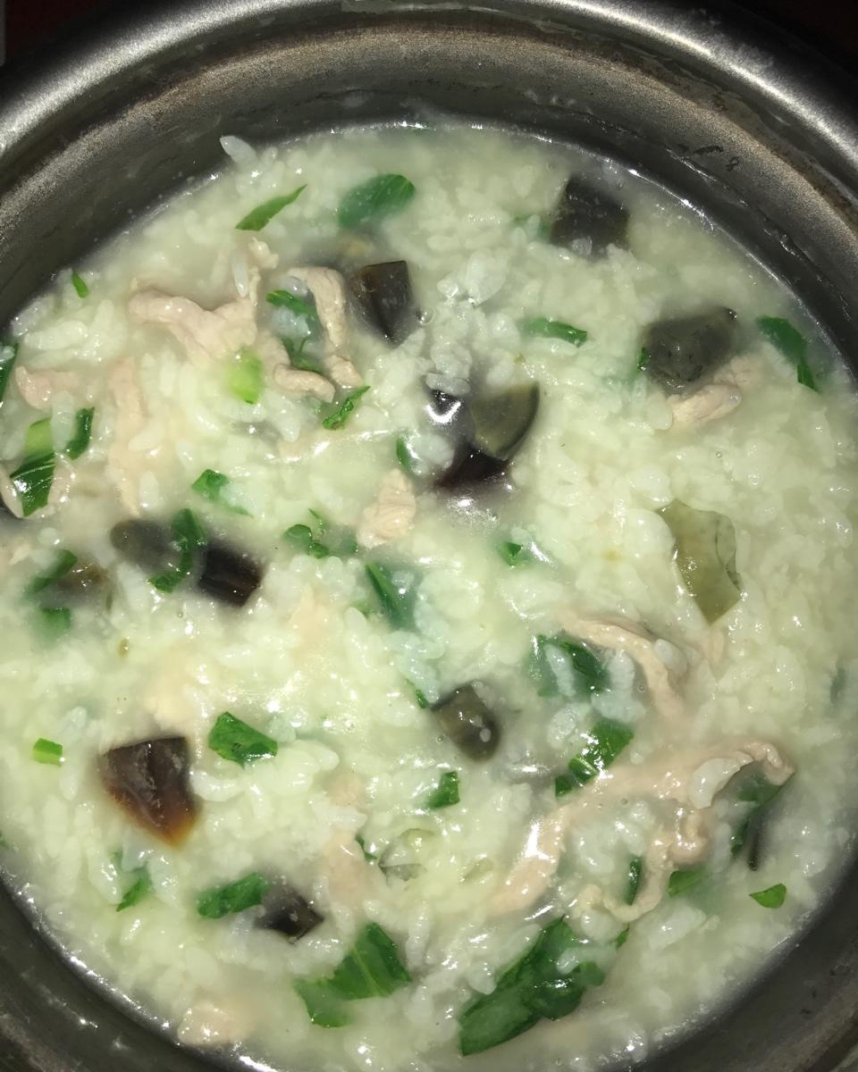 只要动手丰衣足食做的皮蛋瘦肉粥