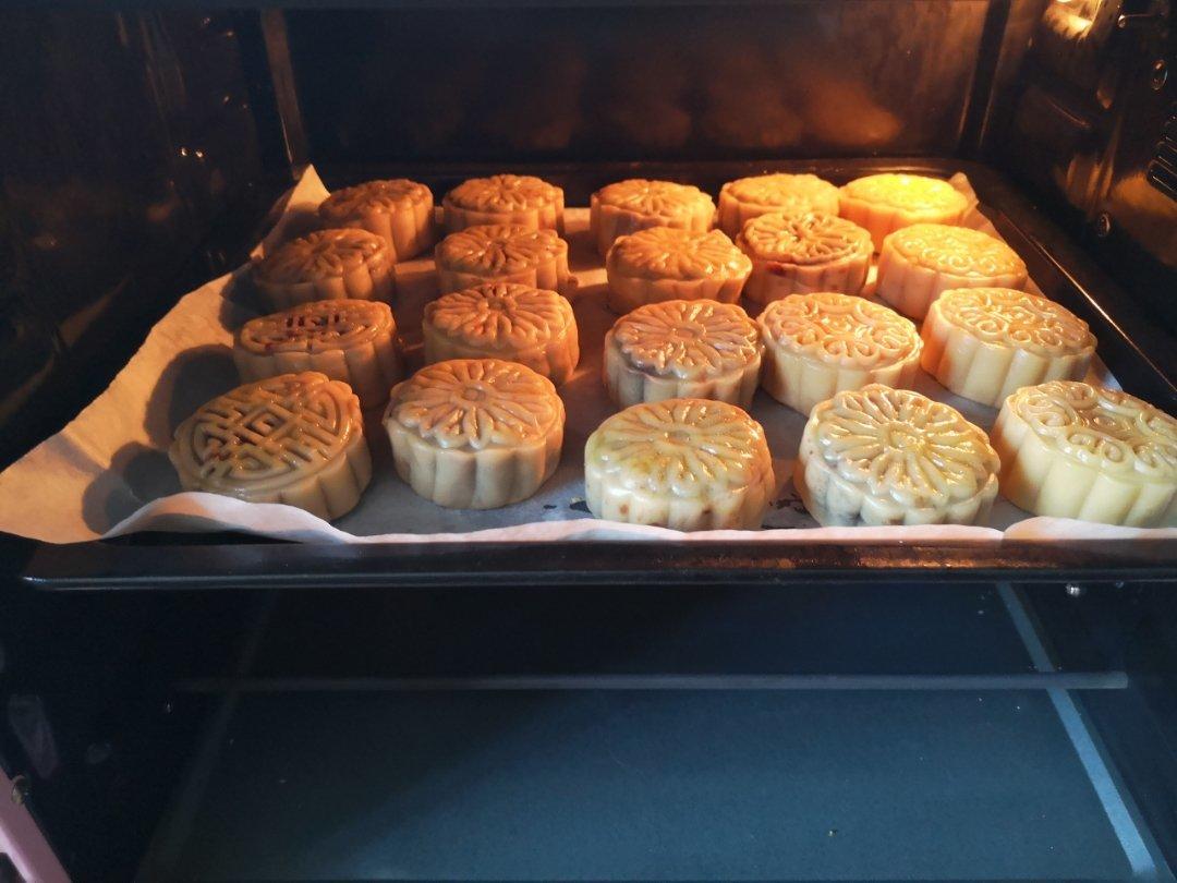 广式月饼－－蛋黄豆沙月饼