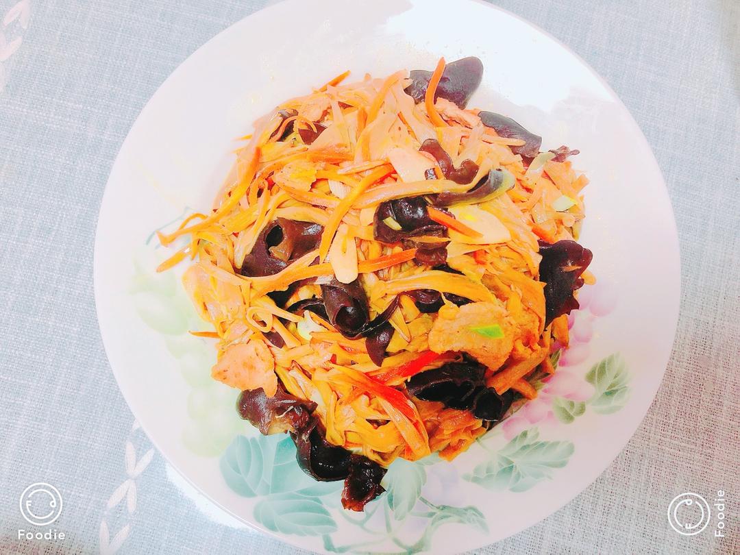 黄花菜木耳炒肉丝