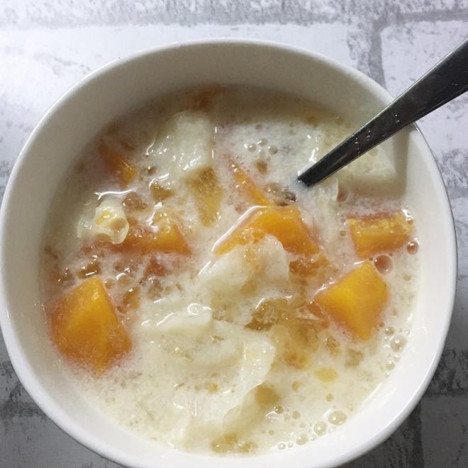 木瓜银耳牛奶炖桃胶的做法