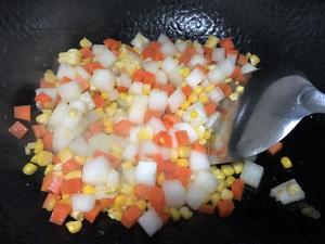 玉米红萝卜冬瓜鸡蛋汤的做法 步骤2