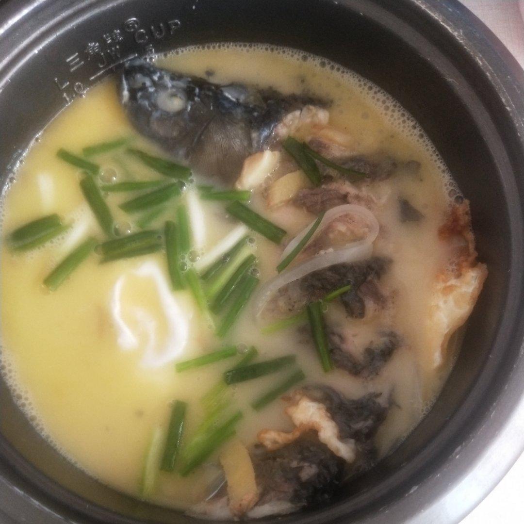 白萝卜丝鲫鱼汤