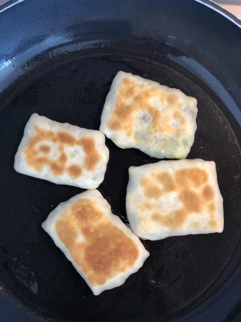 吹弹可破的韭菜盒子