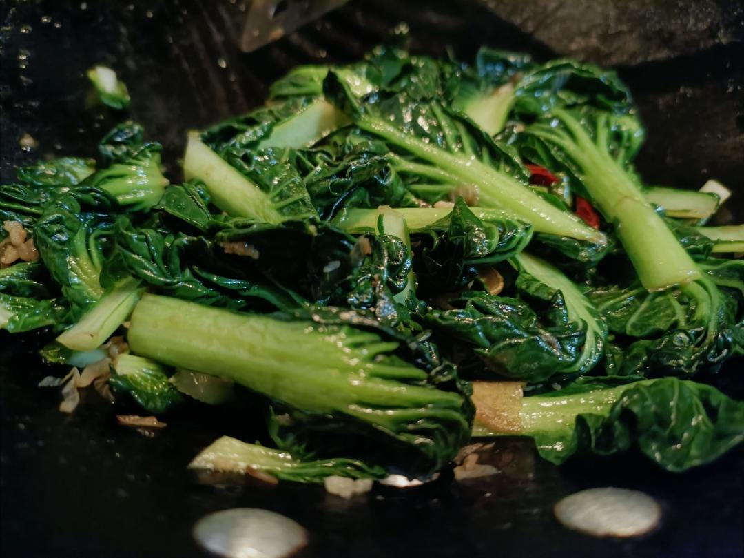 蚝油蒜香菊花菜