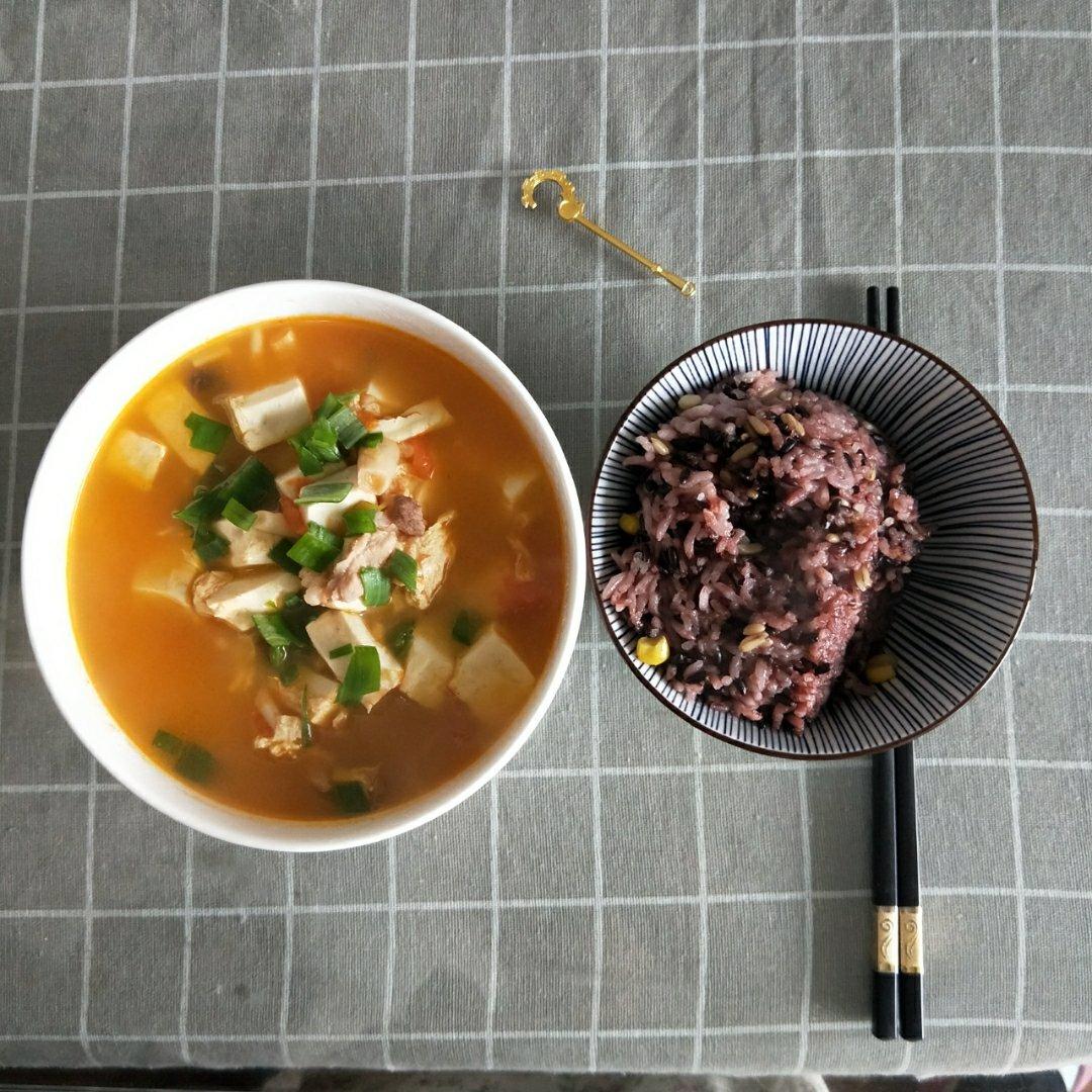 西红柿菌菇豆腐汤