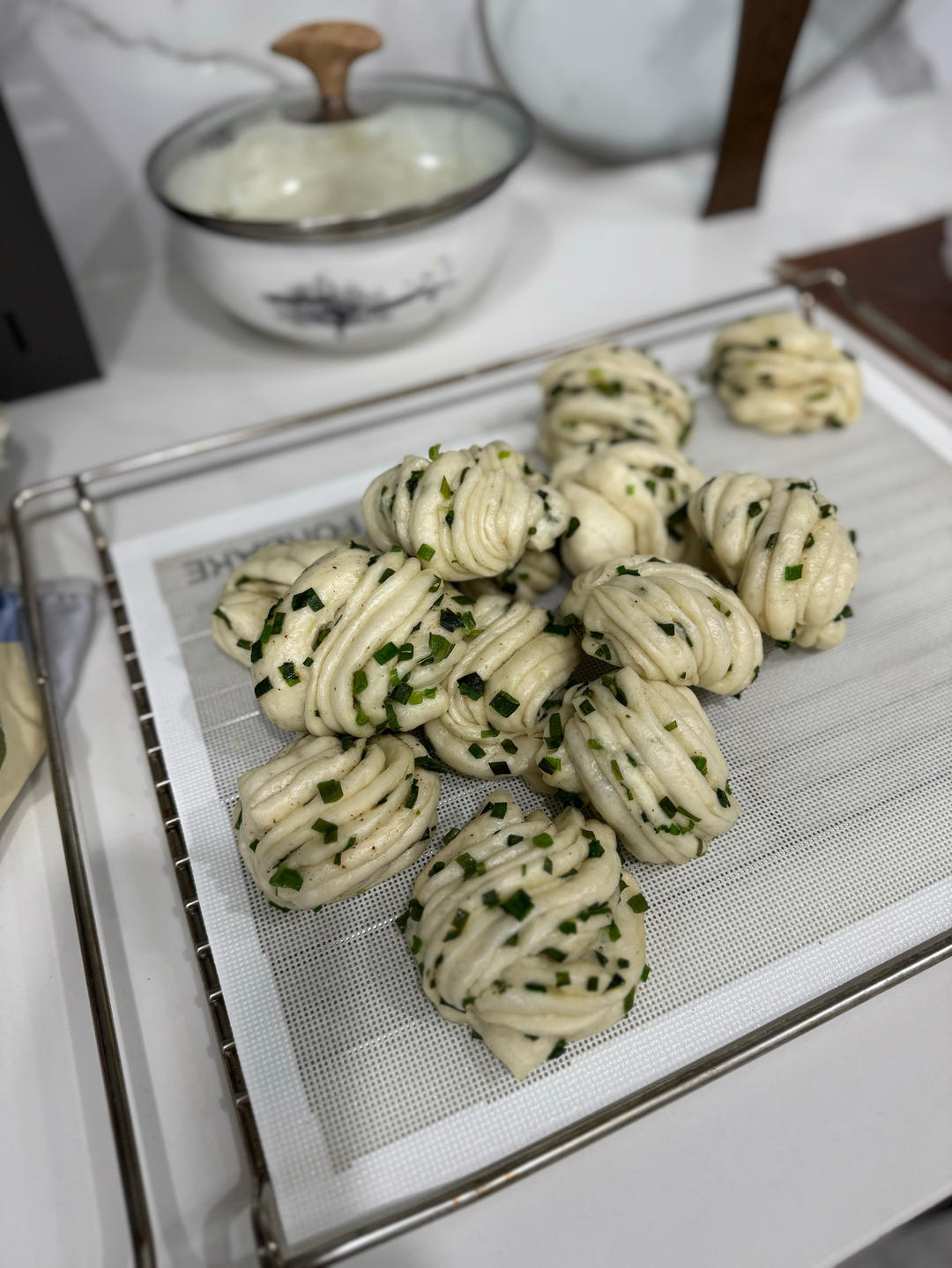 葱油花卷，一根筷子卷出漂亮的造型