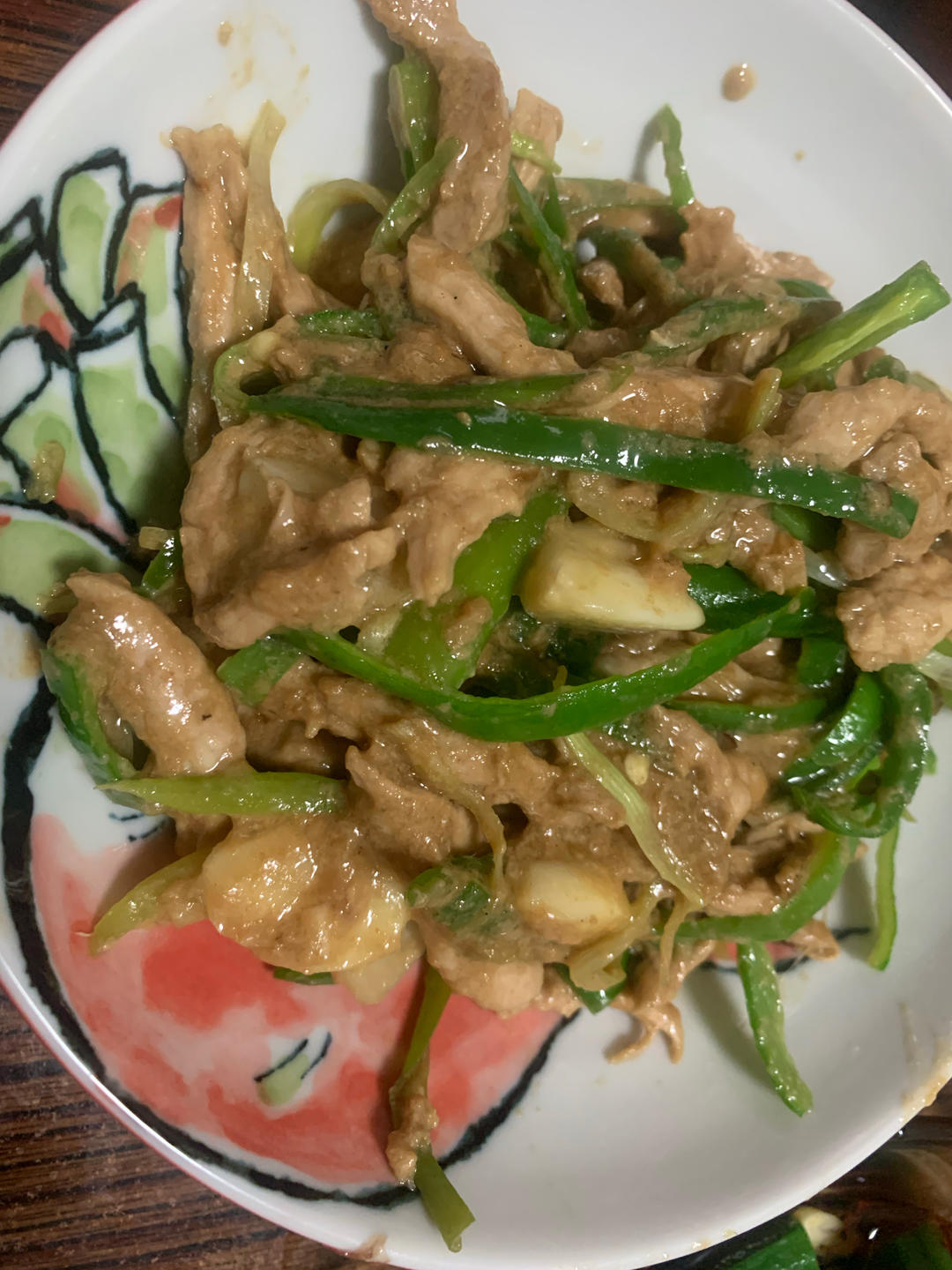 经典的家常菜，青椒炒肉丝，简单的食材也能做出如此美味