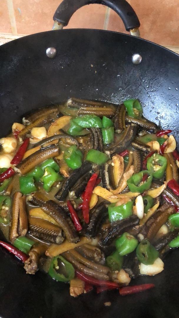 离水的鱼做的红烧鳝鱼