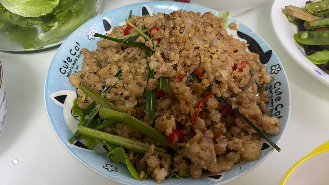 泰式秋葵肉碎生菜包