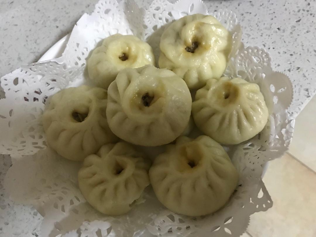 松软多汁的肉包子
