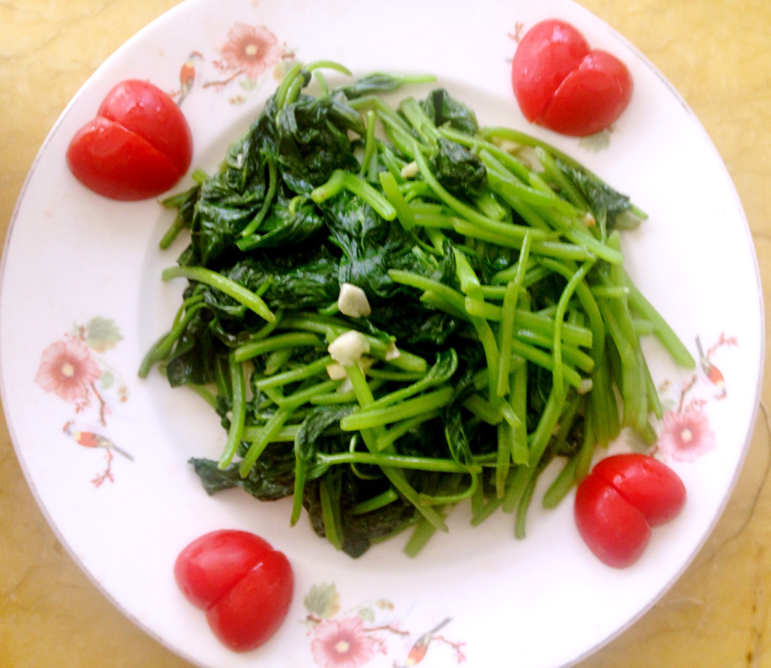 在10秒内把小西红柿切成心形