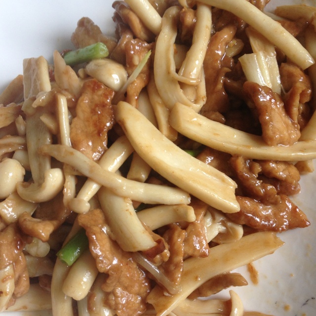 蚝汁海鲜菇炒牛柳