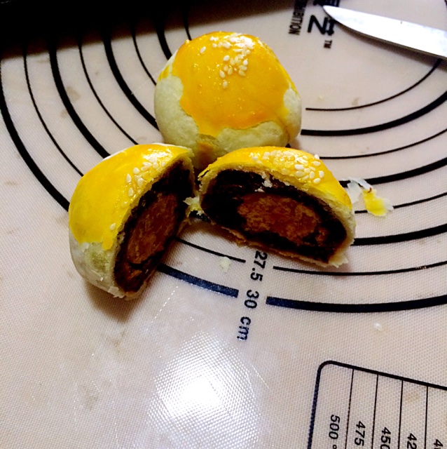 蛋黄酥 Danhuangsu