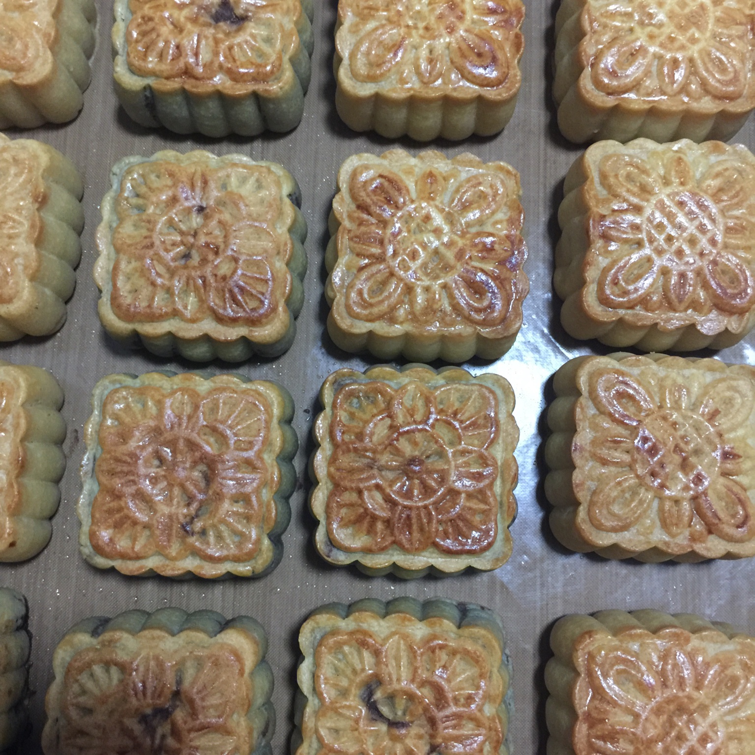 广式月饼－－蛋黄豆沙月饼