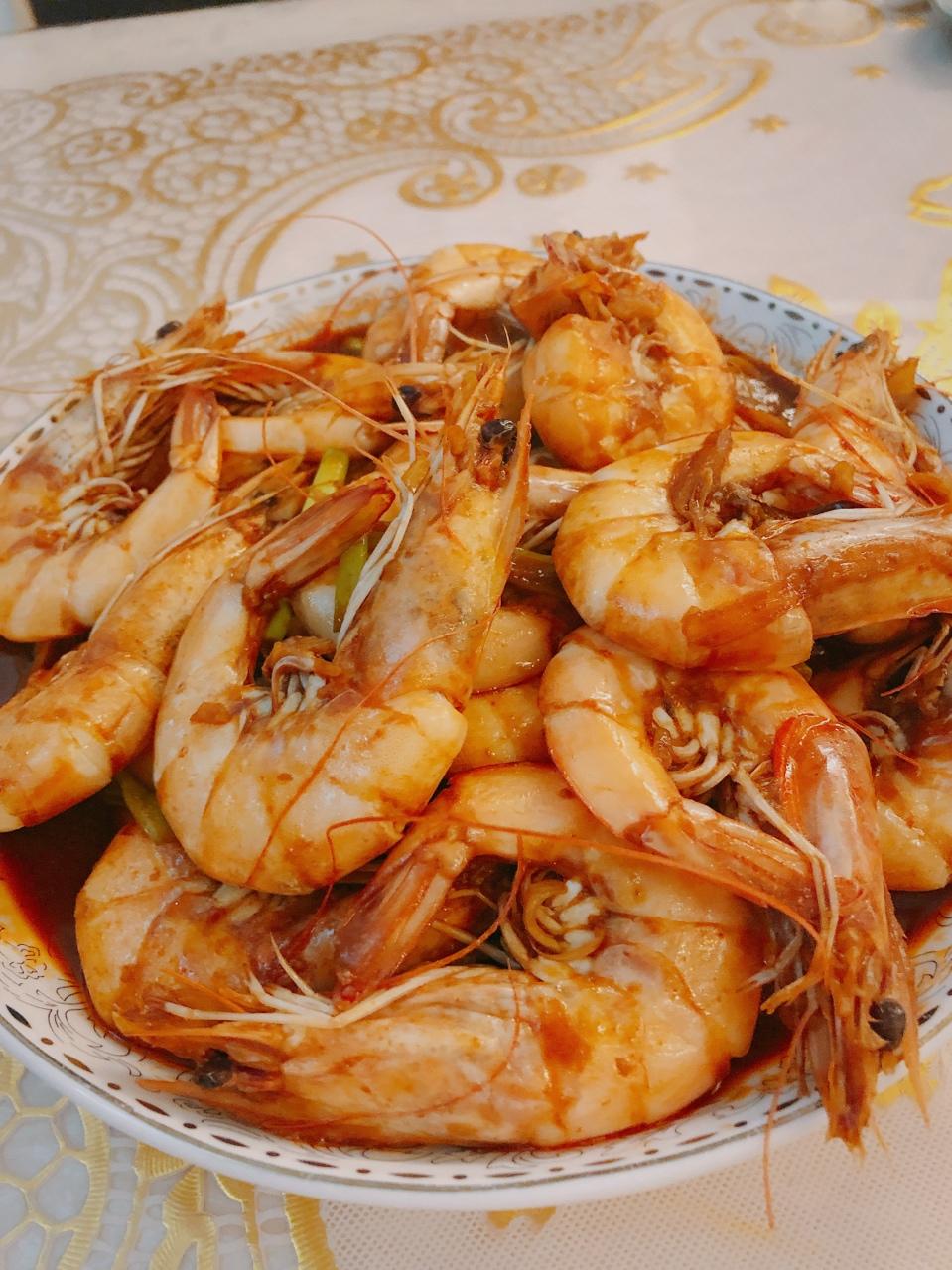 吃完还会继续舔手指的    快手油闷大虾