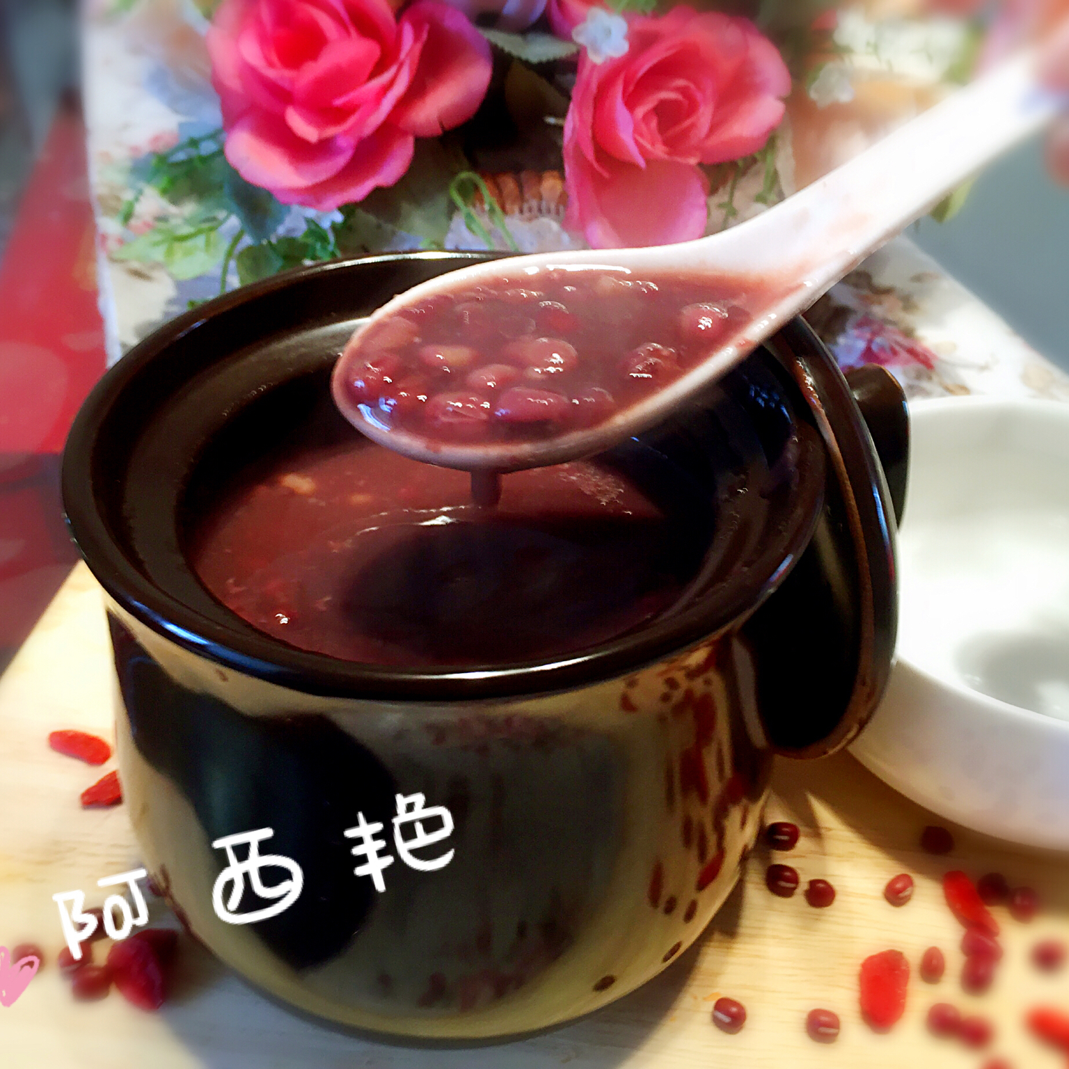 红枣红豆薏仁牛奶粥