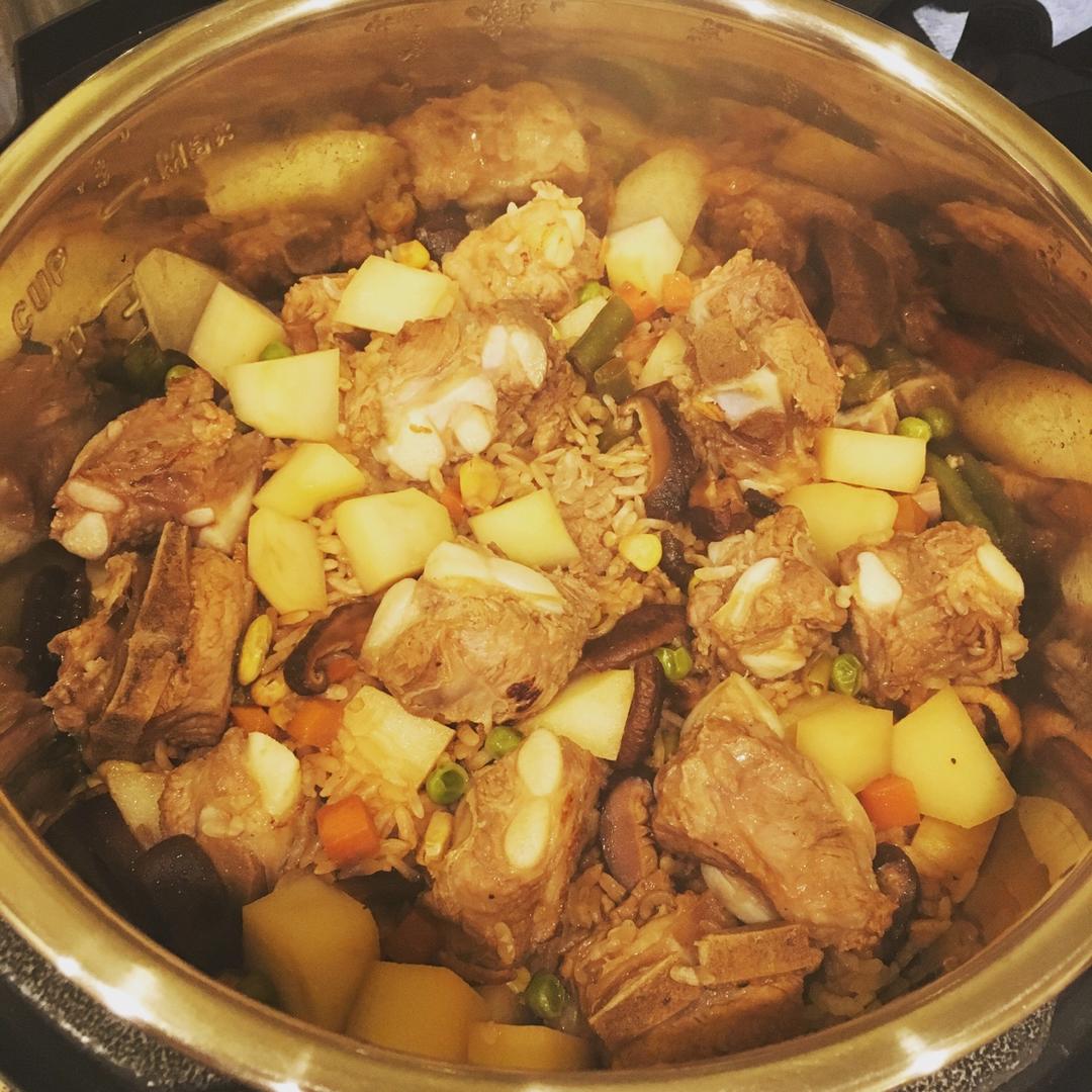 香喷喷的排骨焖饭