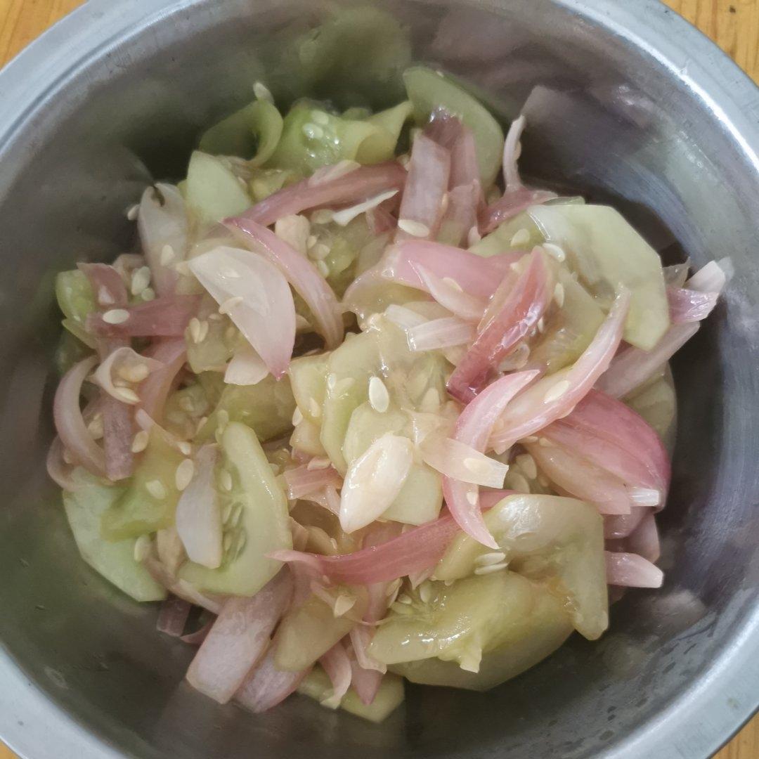 洋葱炒黄瓜  😋好吃极了